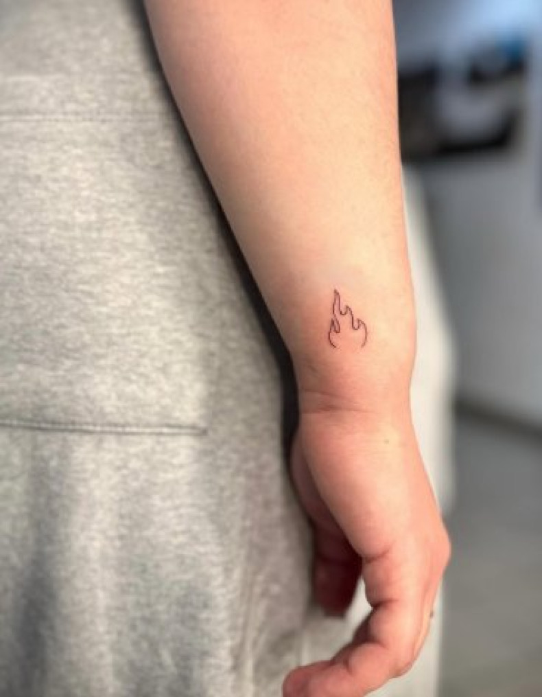 Для дівчат на зап'ясті чорно-білі, фото - Тату салон TATTOO LAMARCH