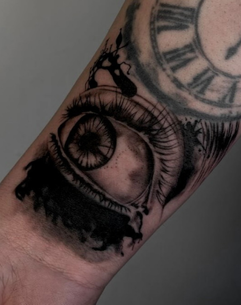 Для хлопців око на передпліччі, фото - Тату салон TATTOO LAMARCH