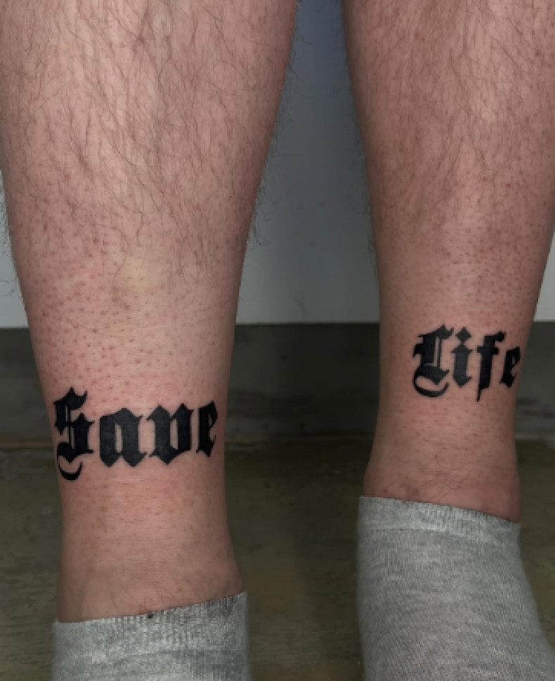 Мужские на ноге черно-белые, фото - Тату салон TATTOO LAMARCH