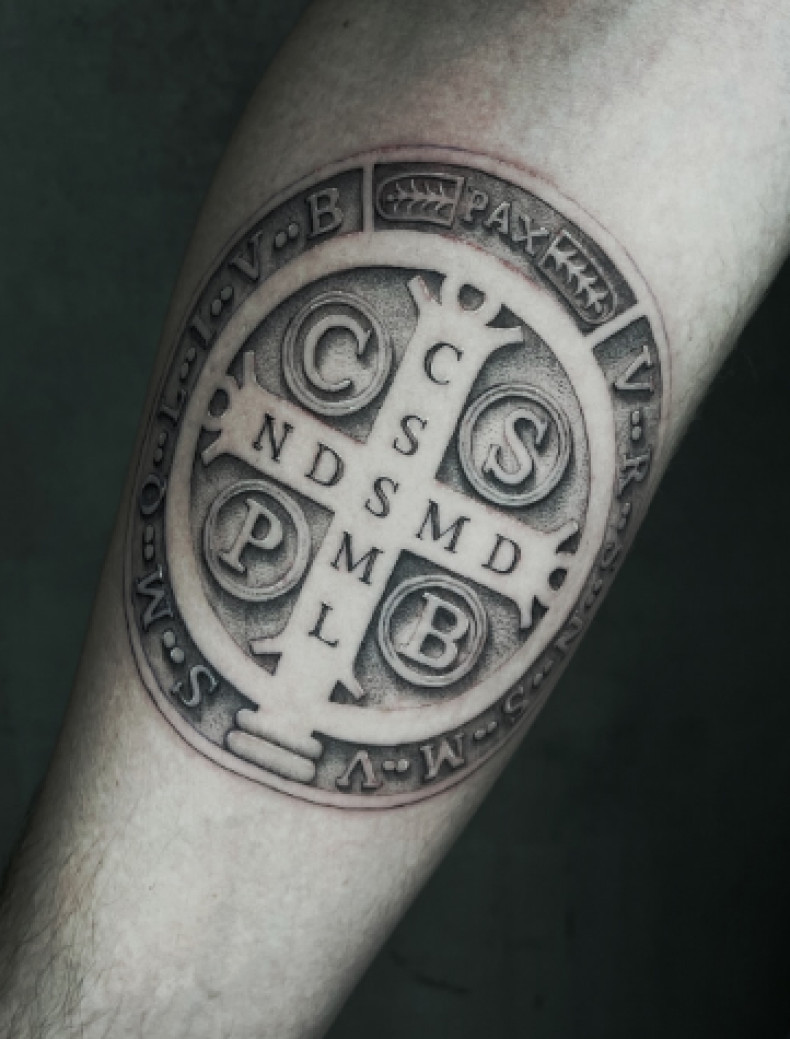 Мужские на предплечье реализм, фото - Тату салон TATTOO LAMARCH