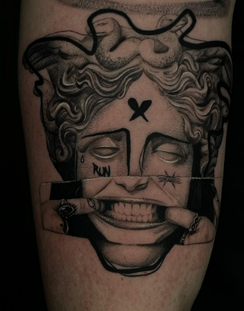 Для хлопців на нозі реалізм, фото - Тату салон TATTOO LAMARCH