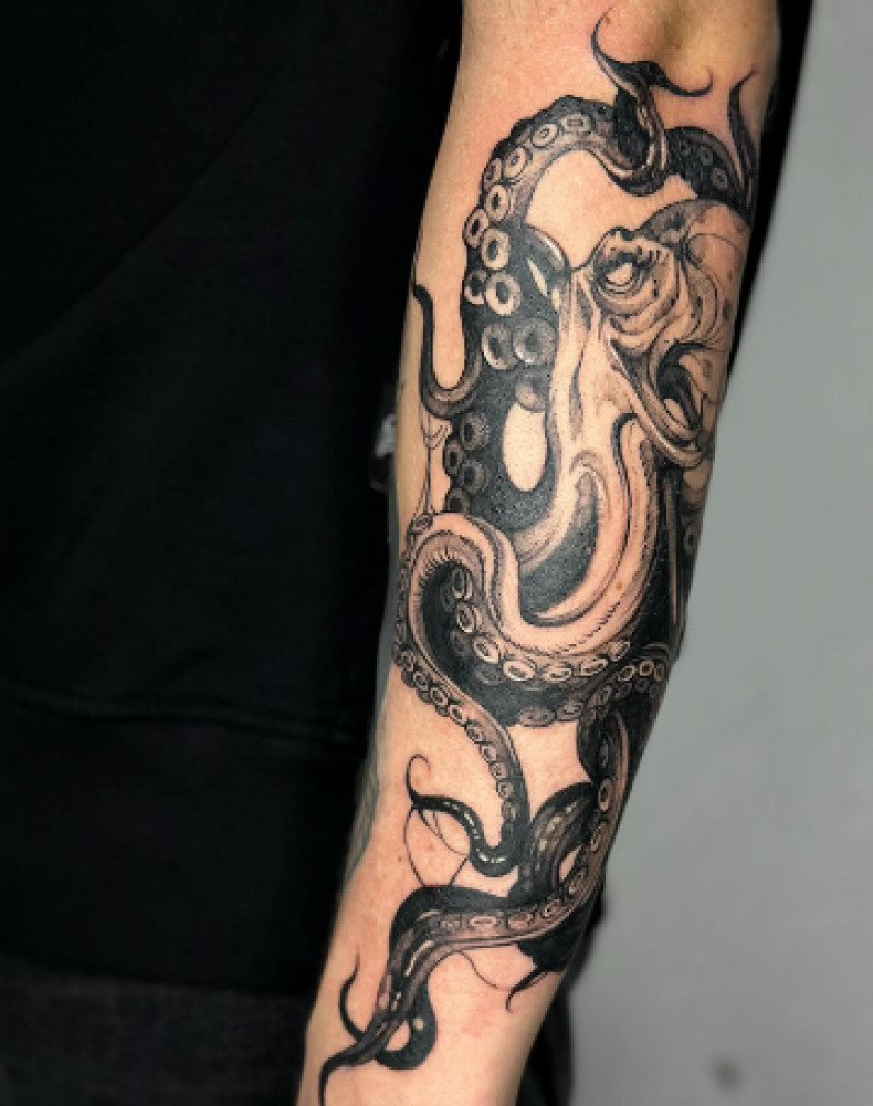 Для хлопців на передпліччі реалізм, фото - Тату салон TATTOO LAMARCH