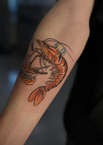На предплечье цветные олд скул, фото - Тату салон TATTOO LAMARCH
