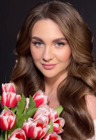 Ніжна фотосесія портретна на чорному фоне, фото - Візажист Мар‘яна Красногір