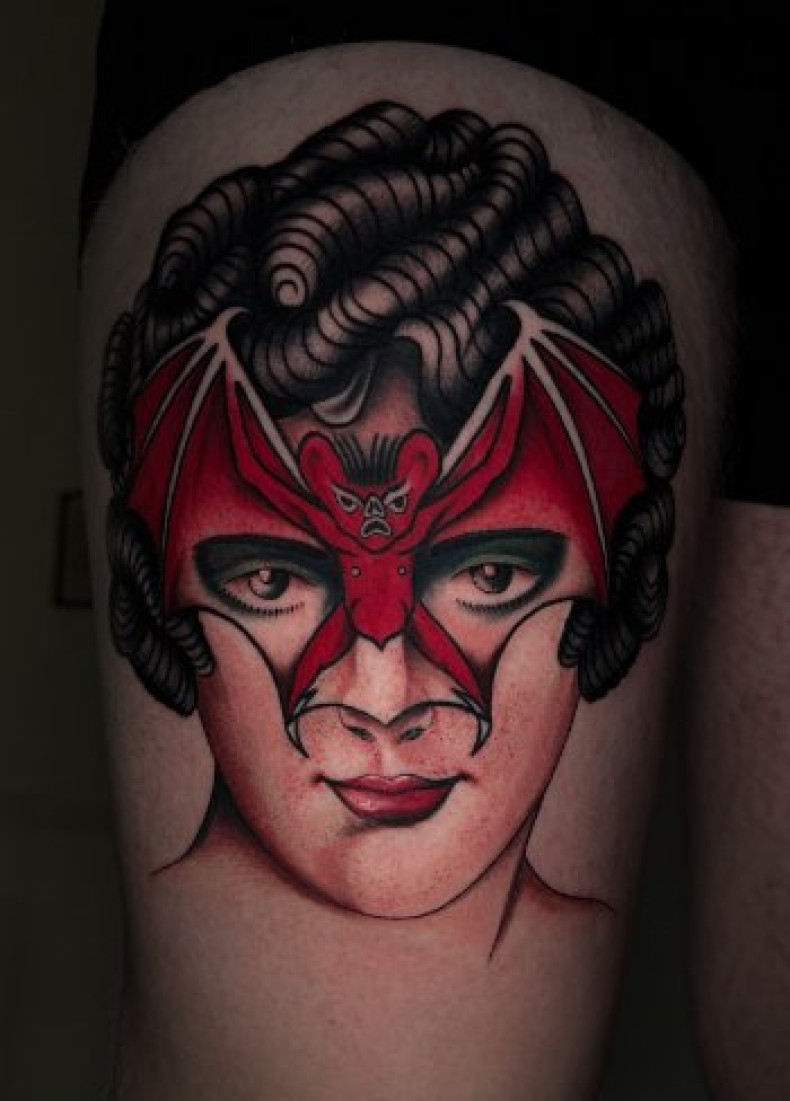 Для дівчат кольорові на стегні, фото - Тату салон TATTOO LAMARCH