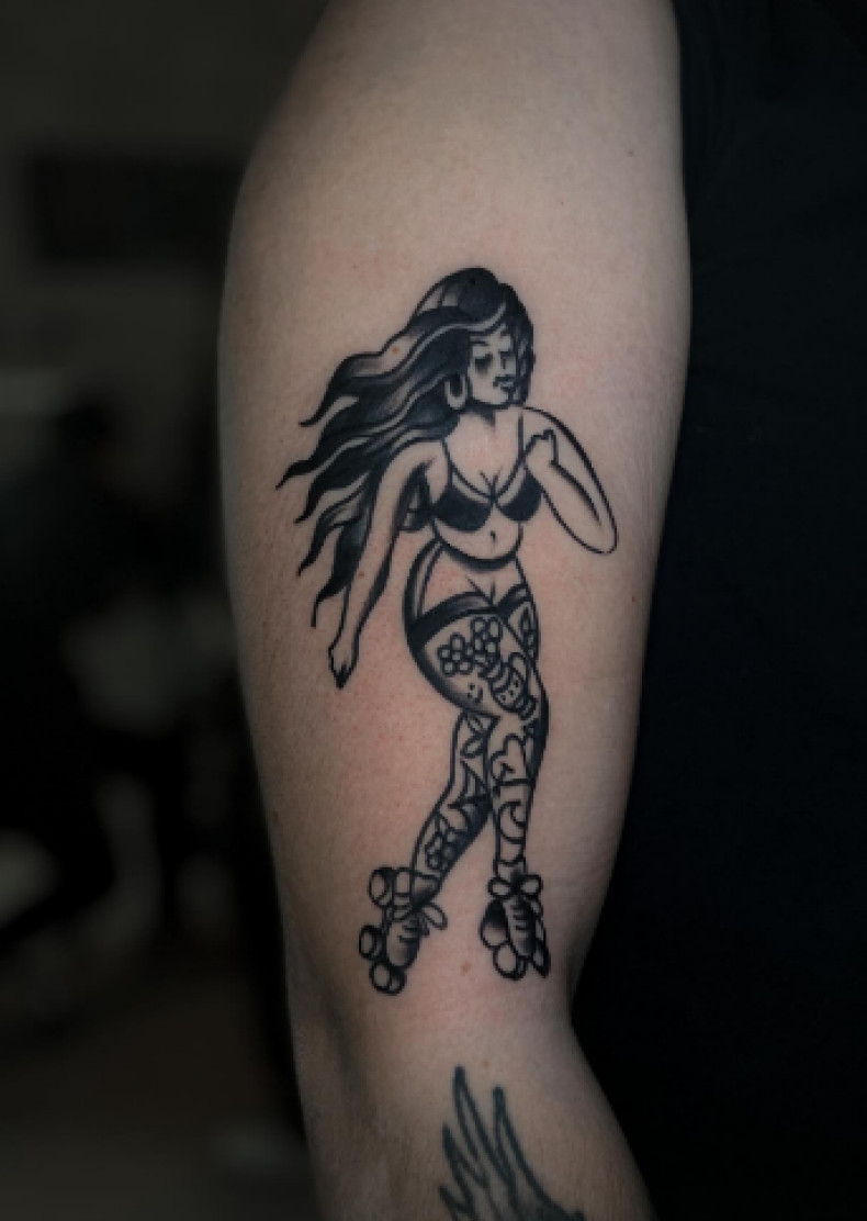 Мужские на плече черно-белые, фото - Тату салон TATTOO LAMARCH