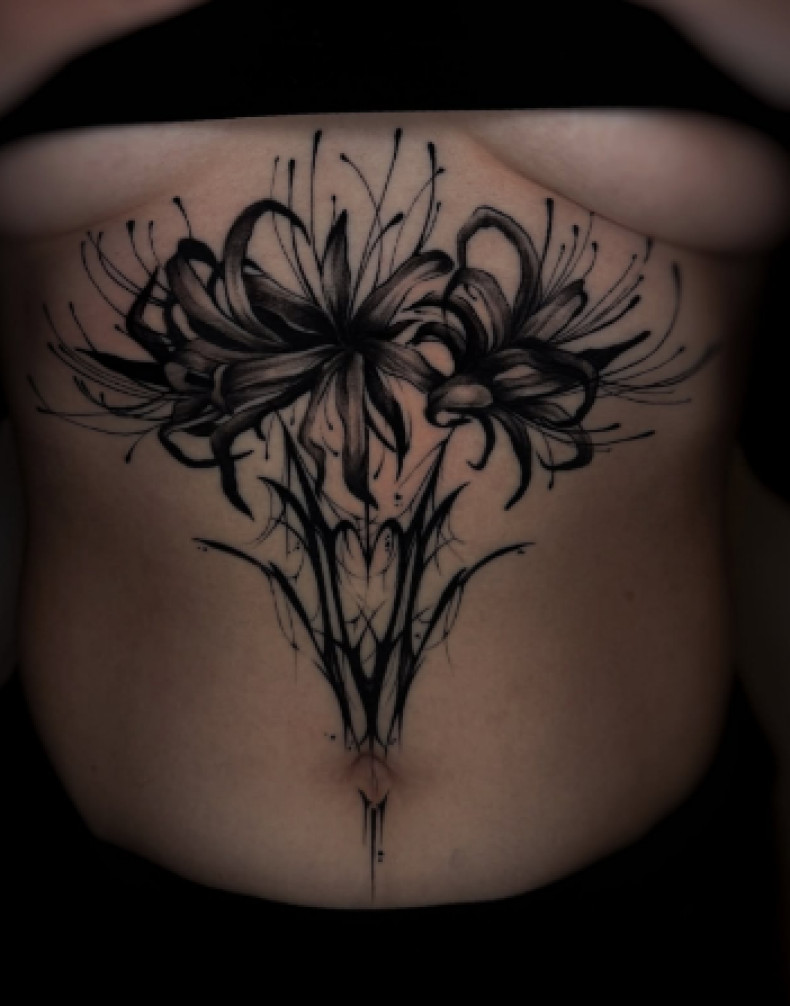Женские черно-белые цветы, фото - Тату салон TATTOO LAMARCH