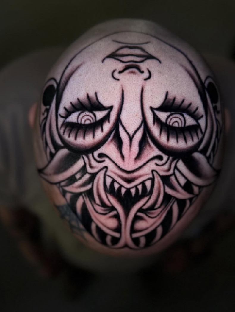 На голові, фото - Тату салон TATTOO LAMARCH