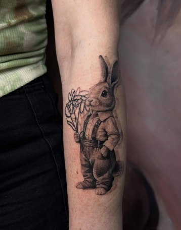 Женские на предплечье реализм, фото - Тату салон TATTOO LAMARCH