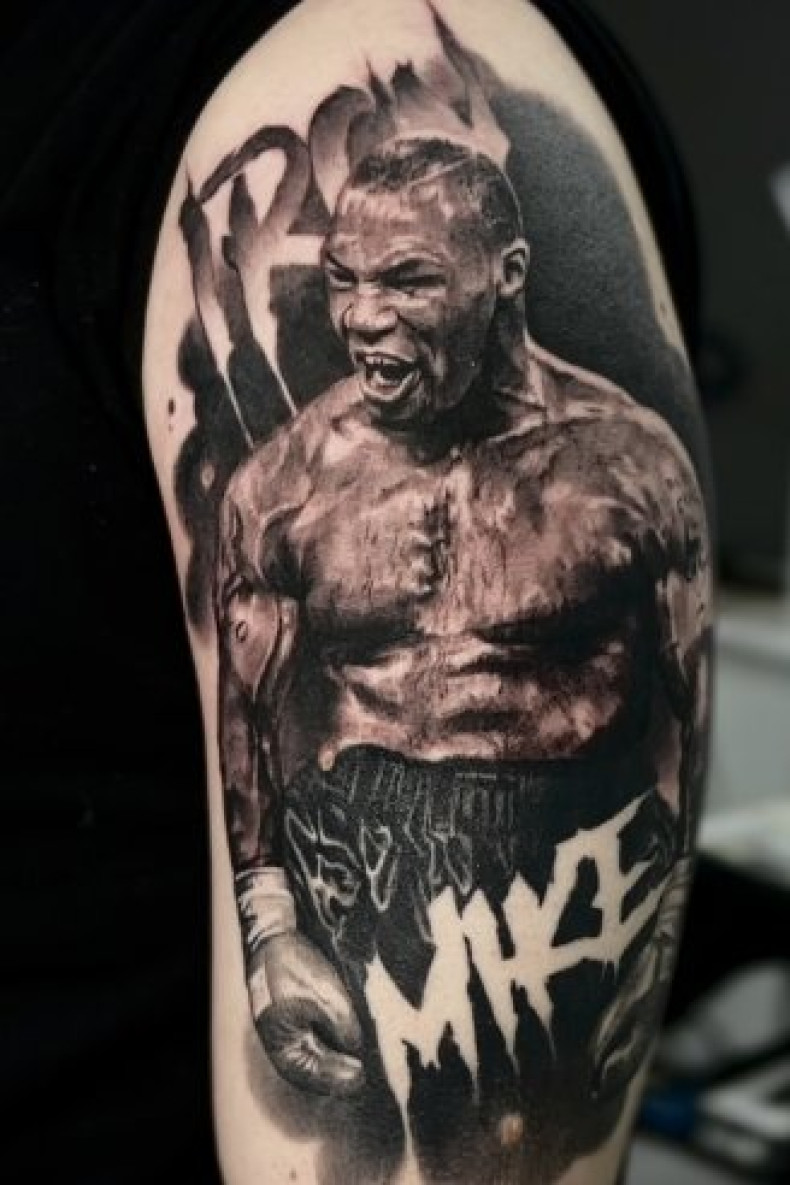 Мужские на плече реализм, фото - Тату салон TATTOO LAMARCH