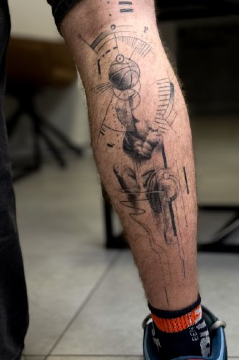 Мужские на ноге реализм, фото - Тату салон TATTOO LAMARCH