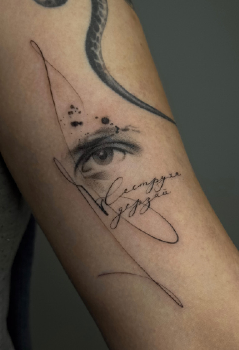Для хлопців око на передпліччі, фото - Тату салон TATTOO LAMARCH