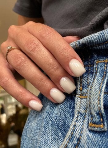 Ніжний манікюр нюдовий бежевий, фото - Студія краси Your Nail