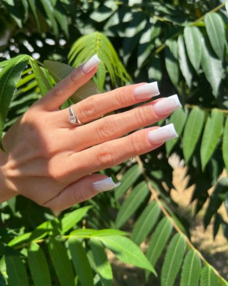 Белый маникюр французский на длинные ногти, фото - Ногтевая студия Mood Nails