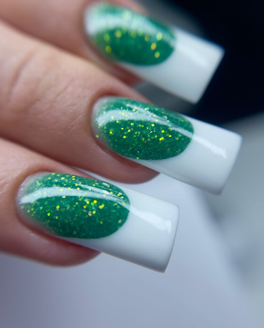 Білий манікюр з блискітками на довгі нігті, фото - Нігтьова студія Nails Lux
