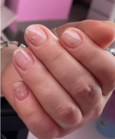 Манікюр на короткі нігті ніжний нюдовий, фото - Студія краси Luma Beauty