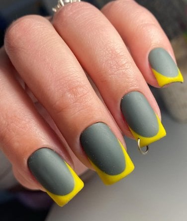 Матовий манікюр жовтий на квадратні нігті, фото - Студія краси Woman Territory