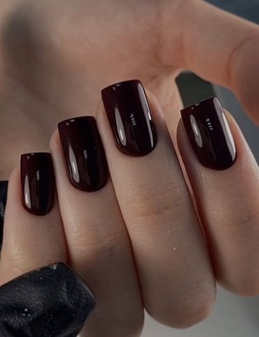 Класичний манікюр бордовий на квадратні нігті, фото - Нігтьова студія Nail Mania