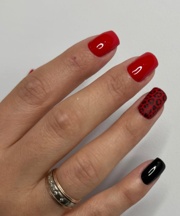Червоний манікюр з малюнком чорний, фото - Нігтьова студія Nail Mania