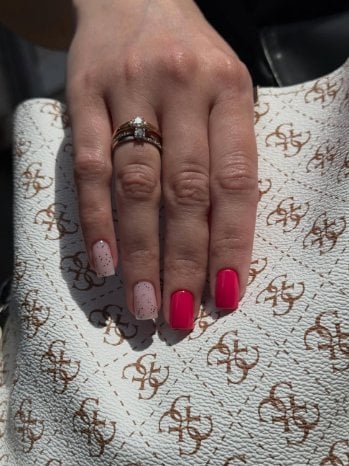 Яскравий манікюр рожевий перепелине яйце, фото - Студія краси Nails Star