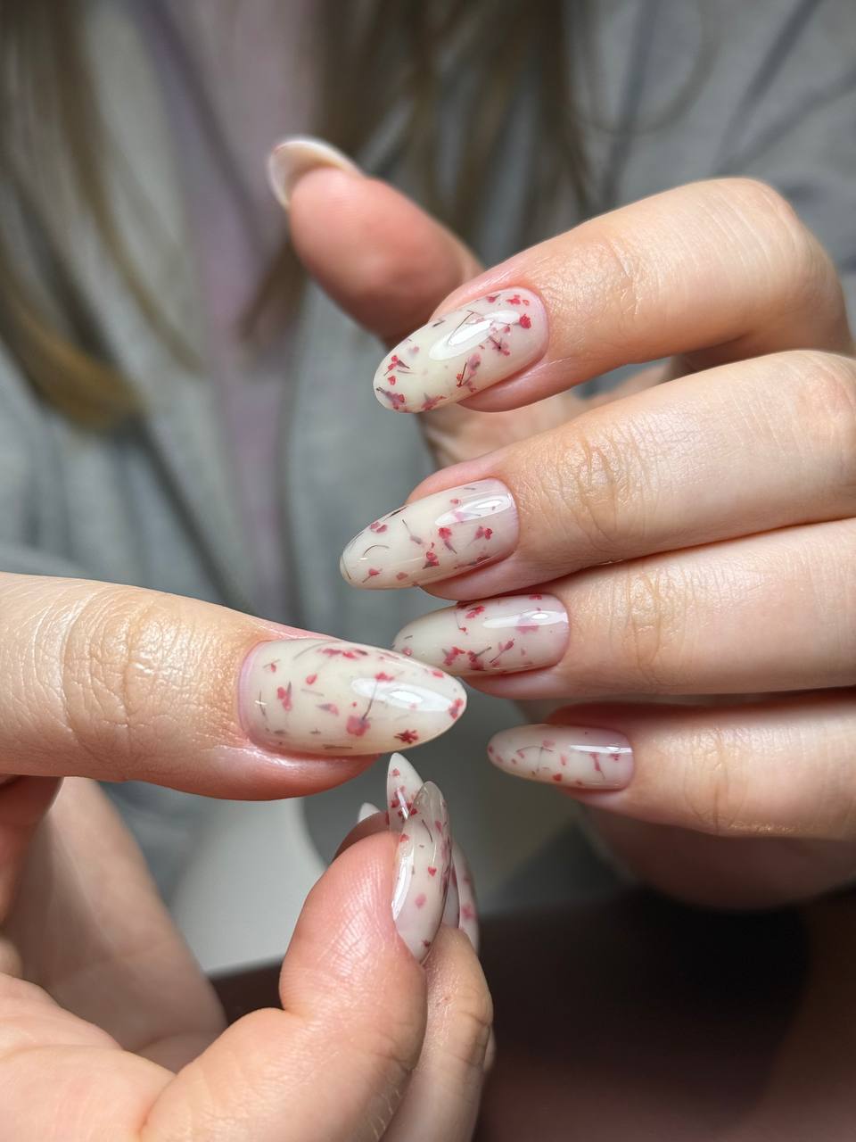 Нежный маникюр миндаль прозрачный, фото - Ногтевая студия Kohut nails