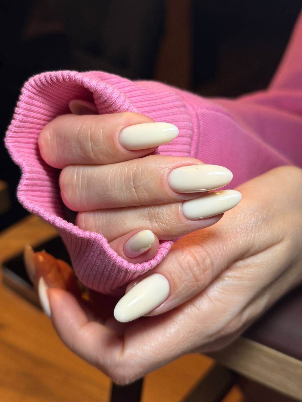 Маникюр на длинные ногти молочный светлый, фото - Ногтевая студия Kohut nails
