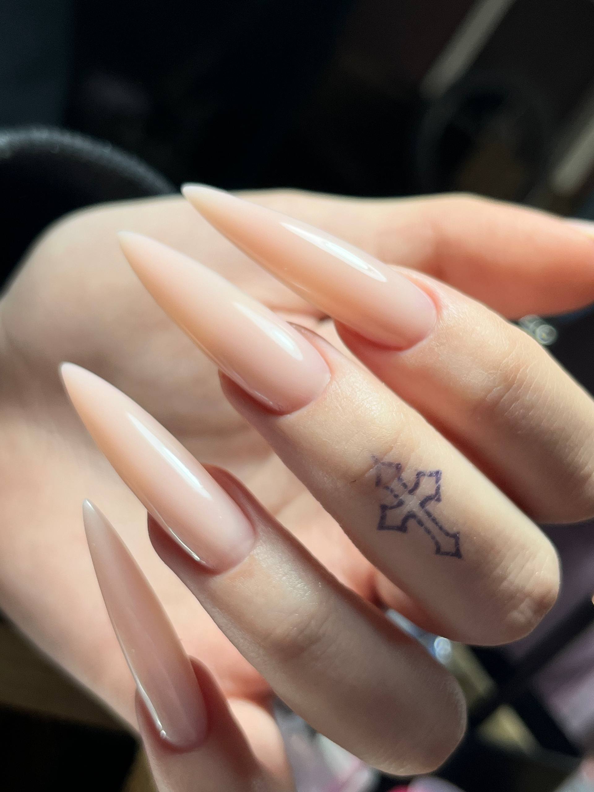 Нюдовый маникюр на длинные ногти стилет, фото - Ногтевая студия Kohut nails