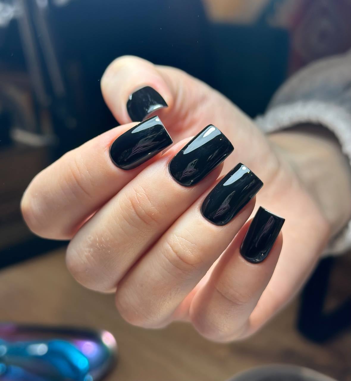 Манікюр на короткі нігті чорний квадратні, фото - Нігтьова студія Kohut nails на Каманіна
