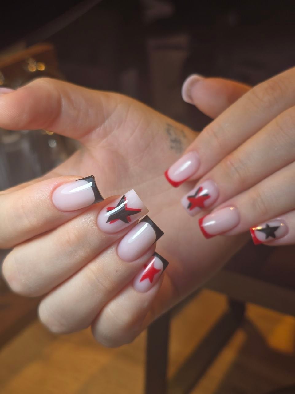 Красный маникюр черный разноцветный, фото - Ногтевая студия Kohut nails