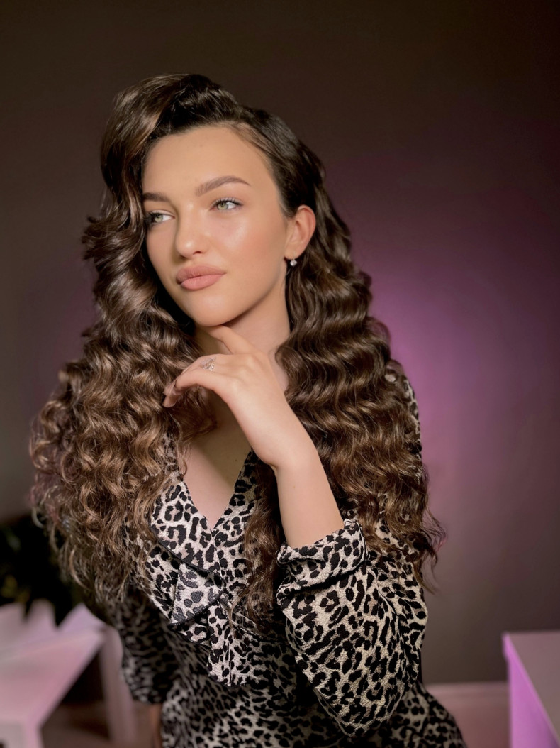 Стрижка на довге волосся укладка локони, фото - Салон краси OBeautyHub