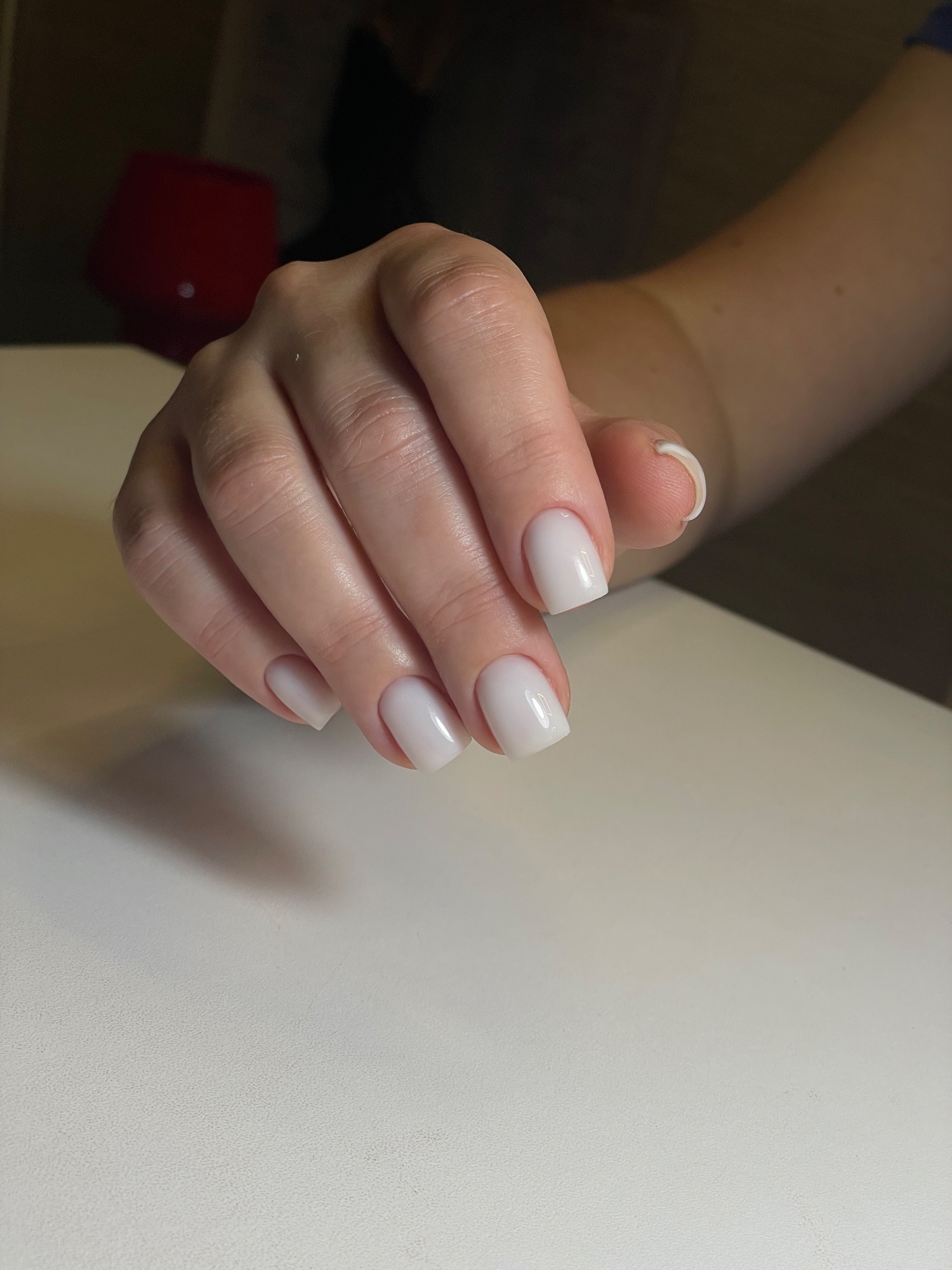 Білий манікюр на короткі нігті ніжний, фото - Нігтьова студія Be-Staff Nail