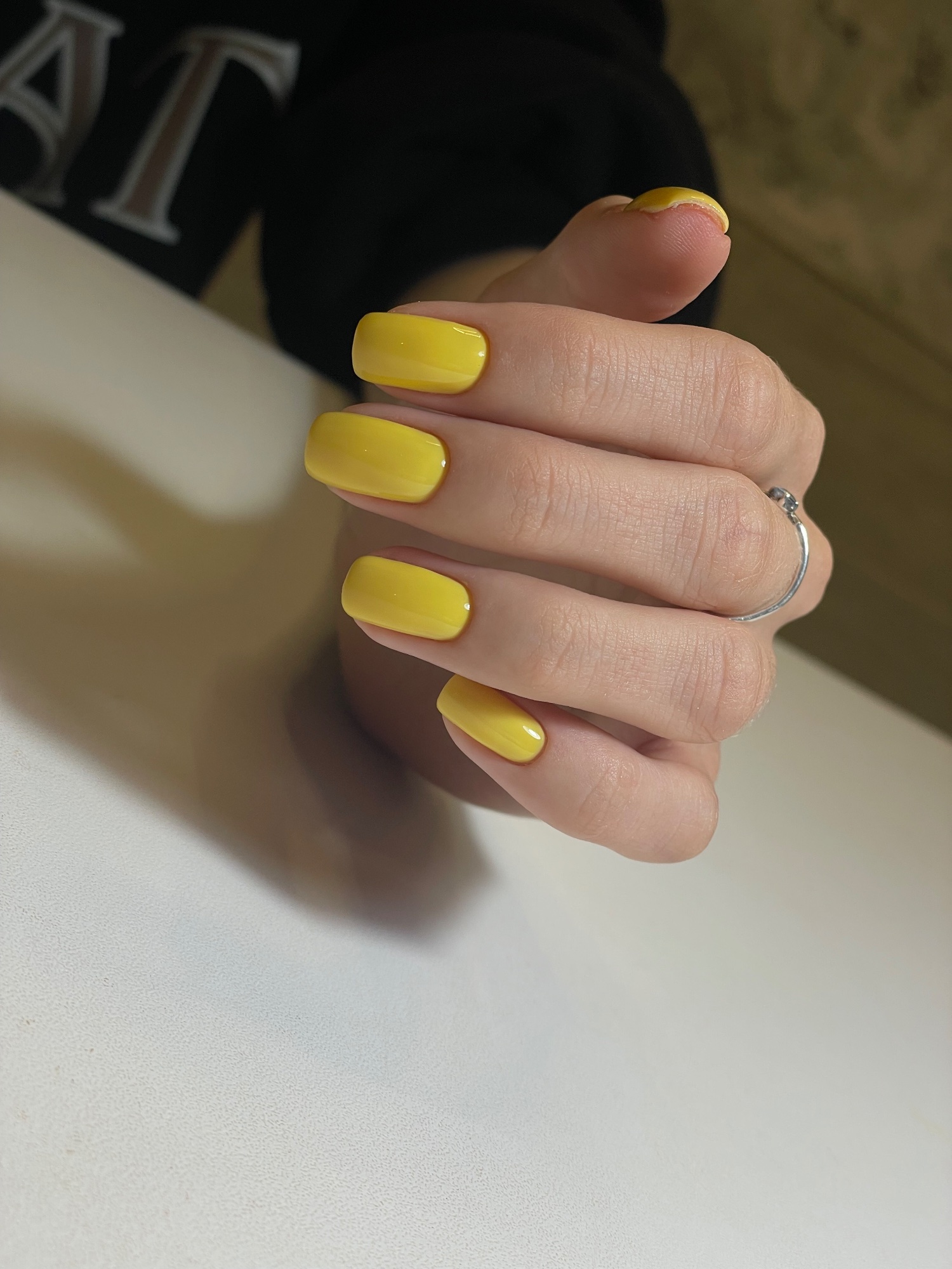 Яскравий манікюр жовтий на квадратні нігті, фото - Нігтьова студія Be-Staff Nail