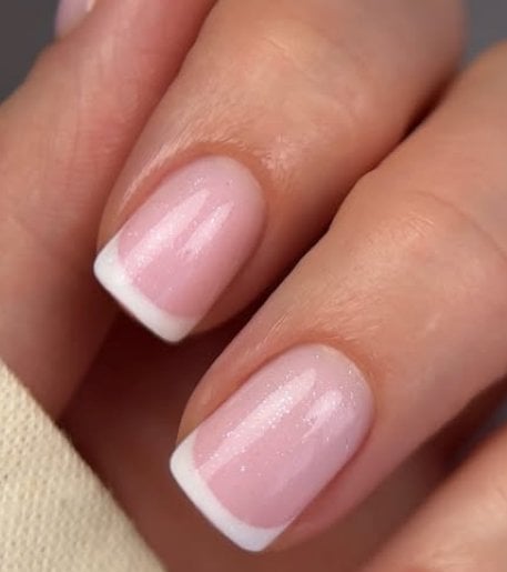 Манікюр на короткі нігті ніжний французький, фото - Нігтьова студія Olha Kaminna