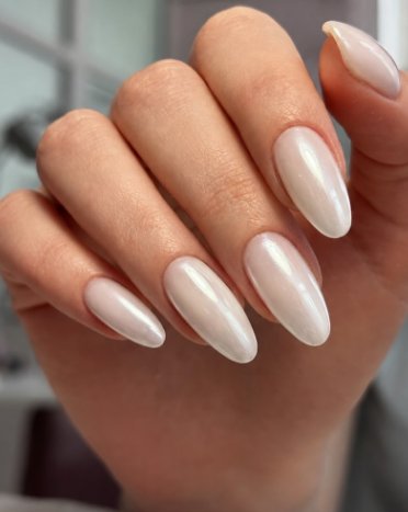 Ніжний манікюр мигдаль на довгі нігті, фото - Студія краси VA Studio