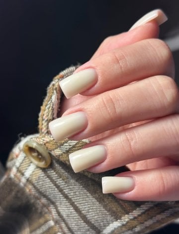 Нюдовий манікюр на довгі нігті молочний, фото - Нігтьова студія Beauty Bunker
