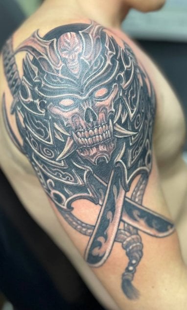Мужские на плече череп, фото - Тату салон XTZtattoo