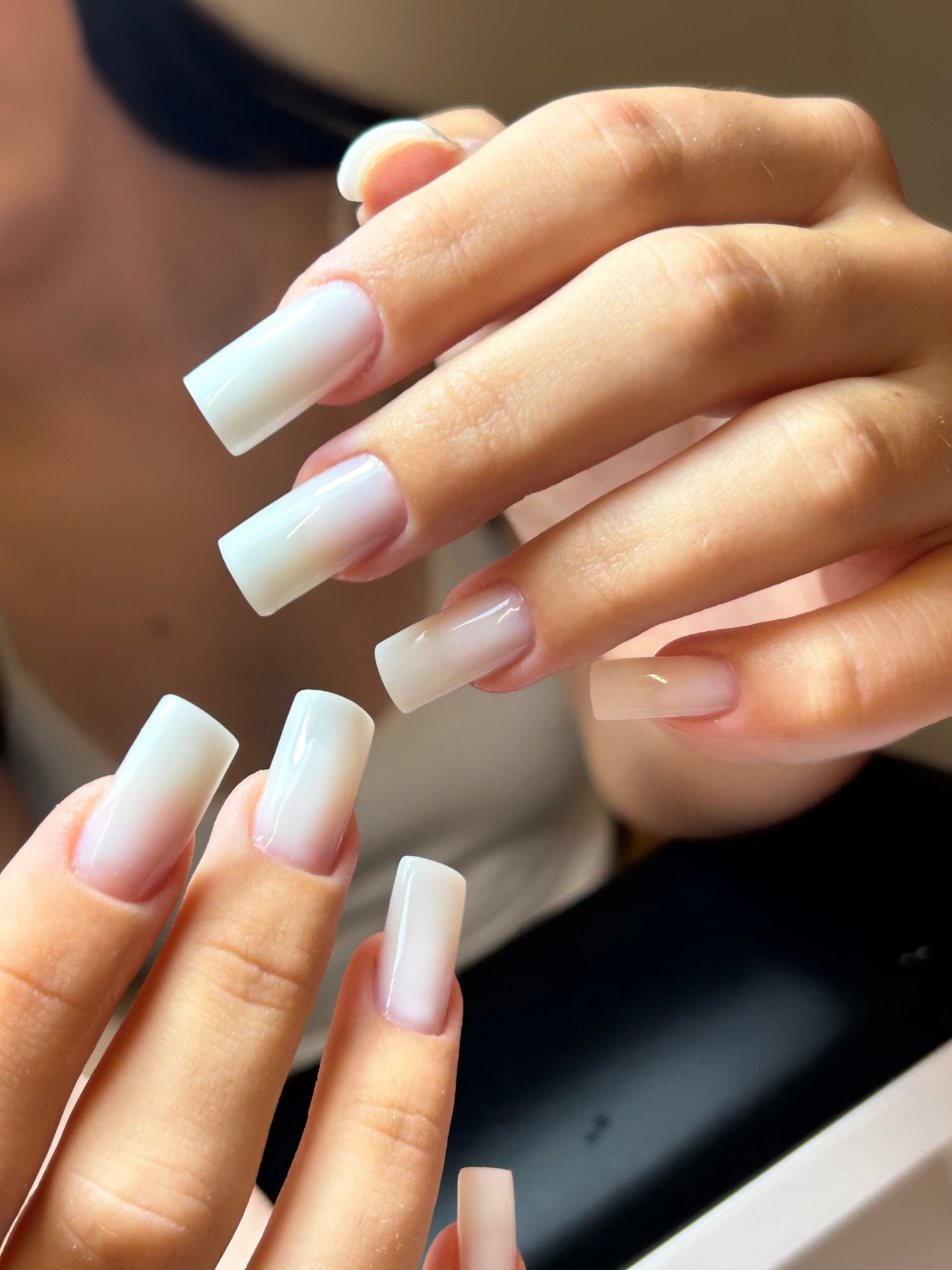 Манікюр на довгі нігті омбре молочний, фото - Студія краси London Beauty Hub