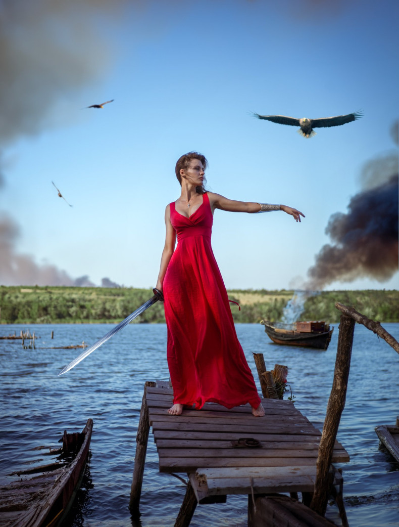 Фотосессия в платье художественная на пирсе, фото - Фотограф Виталий Солонарь