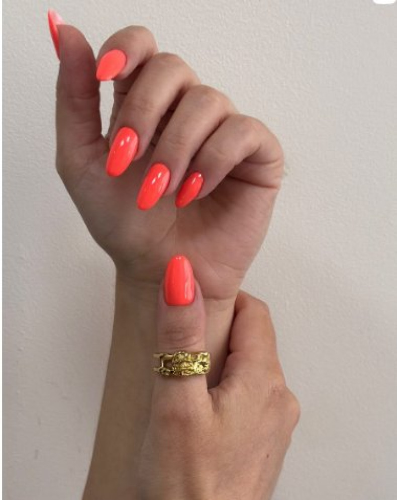 Яскравий манікюр помаранчевий однотонний (монохромний), фото - Студія краси Nail Power