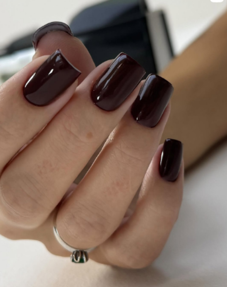 Бордовий манікюр однотонний (монохромний) темний, фото - Студія краси Nail Power