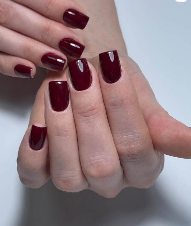 Класичний манікюр бордовий на квадратні нігті, фото - Студія краси Nail Power