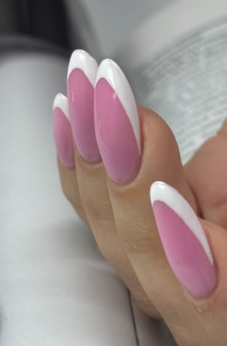 Білий манікюр французький мигдаль, фото - Студія краси Nail Power