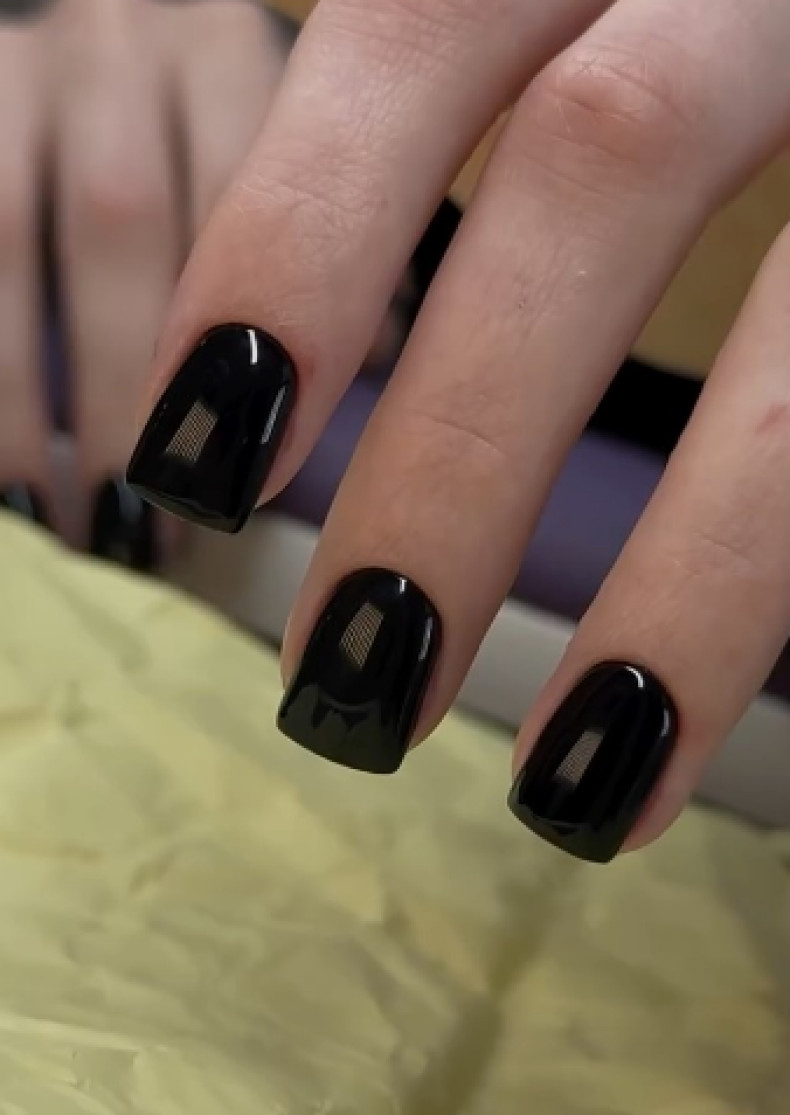 Класичний манікюр чорний на квадратні нігті, фото - Студія краси Nail Power