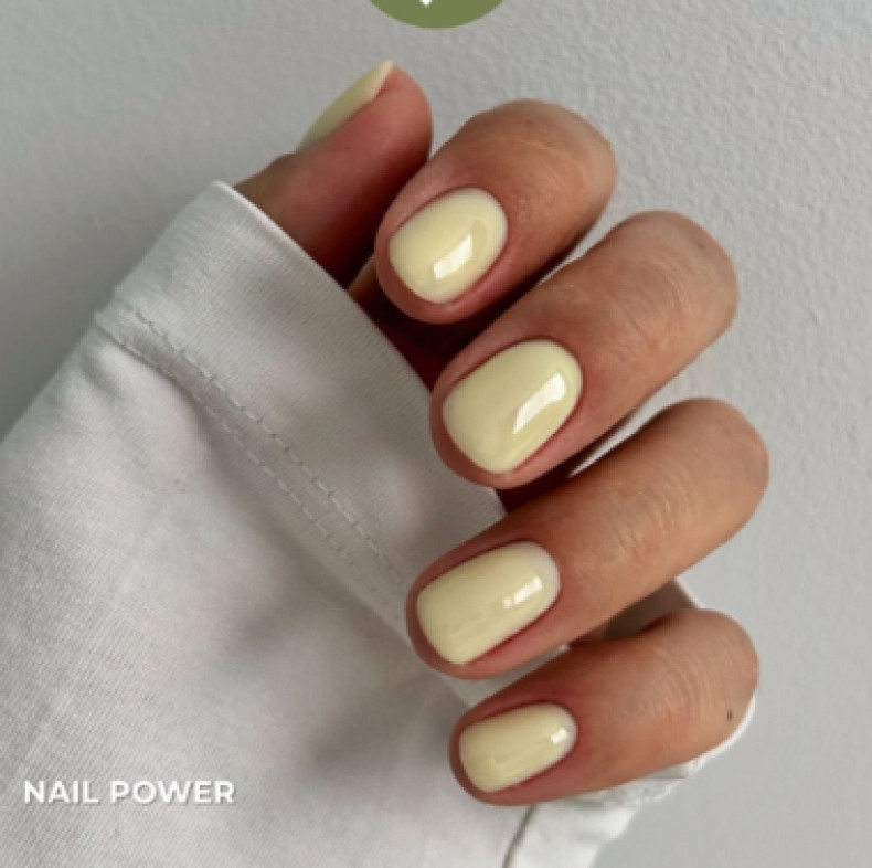 Манікюр на короткі нігті ніжний жовтий, фото - Студія краси Nail Power