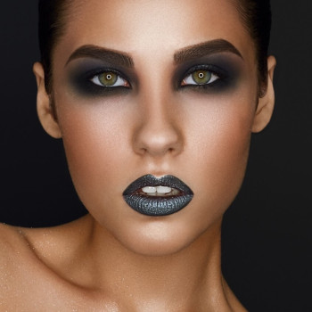 Авторський beauty-образ від Наталії Зубок із делікатним макіяжем для професійного портфоліо.