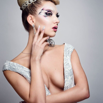 Елегантний Bridal makeup із Soft glam технікою, Glass skin та природним сяйвом шкіри для bridal photoshoot, створений Наталією Зубок.