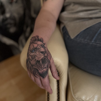 Фото с портфолио Tattoo School UA