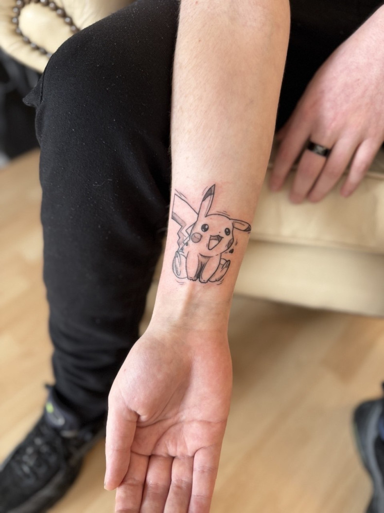 Для хлопців на зап'ясті чорно-білі, фото - Курси та навчання Tattoo School UA