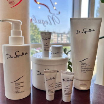 Професійна косметика Dr. Spiller — у наявності ✨ Професійний догляд за шкірою Dr. Spiller можна придбати у нашому Центрі. Допоможемо підібрати засоби відповідно до типу та потреб вашої шкіри. І головне — не обов’язково купувати повну упаковку: професійну косметику можна придбати від 1 грама. Зручно, щоб спочатку спробувати засіб і підібрати свій домашній догляд.