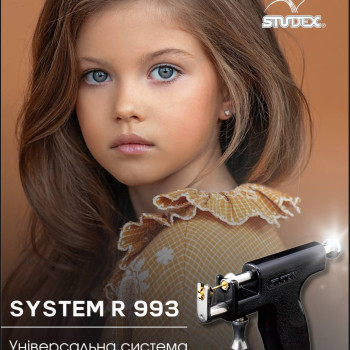 Проколювання вушок дітям системою STUDEX System R993 ✨ Акуратне проколювання вушок із використанням професійної системи STUDEX. Сережки знаходяться в індивідуальній упаковці, процедура проводиться з дотриманням правил гігієни. Підходить для проколювання вушок дітям. 💗 У нас великий вибір сережок STUDEX — різні розміри, форми та кольори камінців. Після проколу обов’язково розповідаємо батькам про правильний домашній догляд.